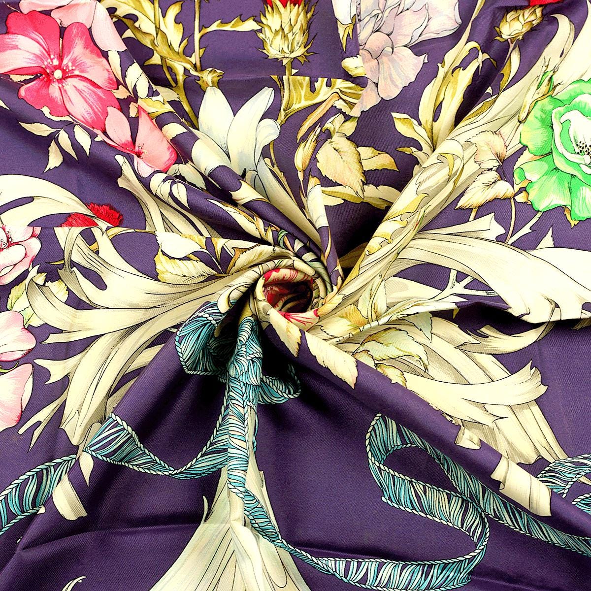 Hermes Scarf "Regina" by Leila Menchari 90cm Silk | Carre Foulard