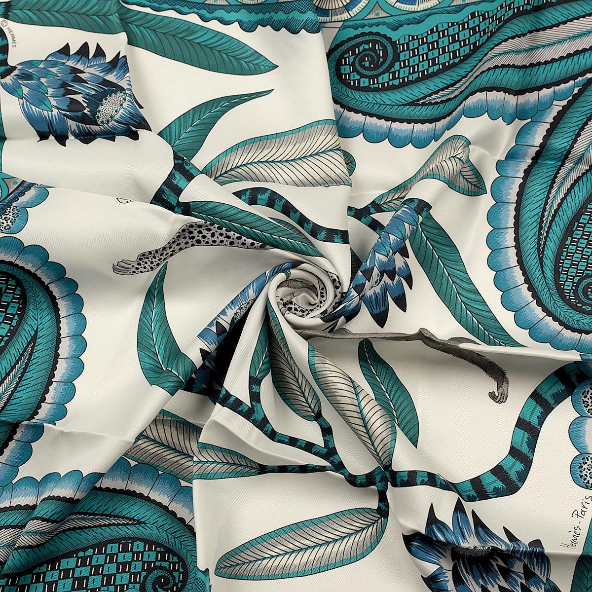 Hermes Scarf "Savana Dance" by Ardmore Artists 70cm Silk | Foulard Carre