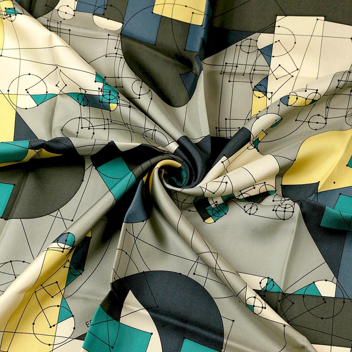 Hermes Scarf "Echec au Roi" by Benoit Pierre Emery 90cm Silk | Carre Foulard