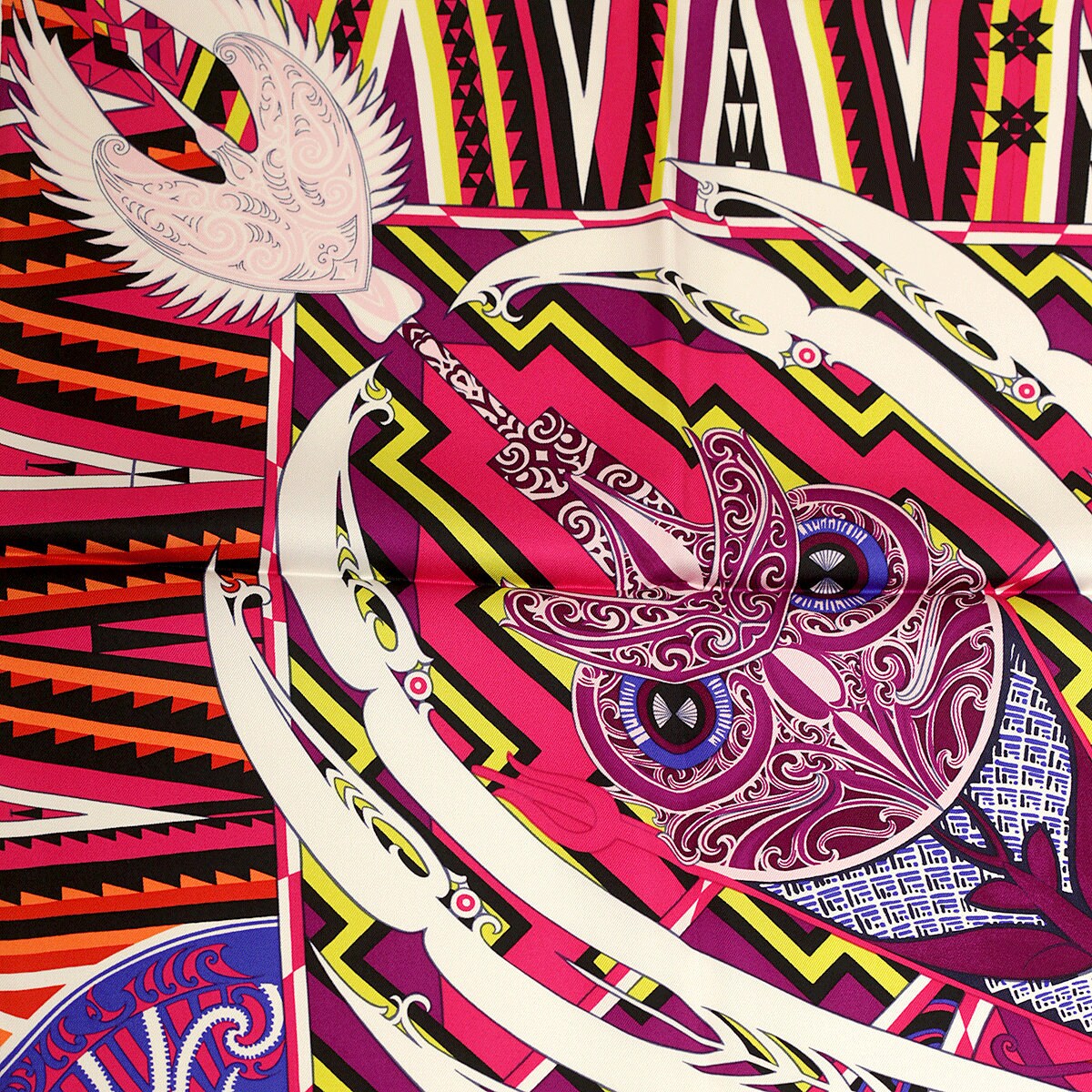 Hermes Scarf "Kawa Ora" by Te Rangitu Netana 90cm Silk | Carre Foulard