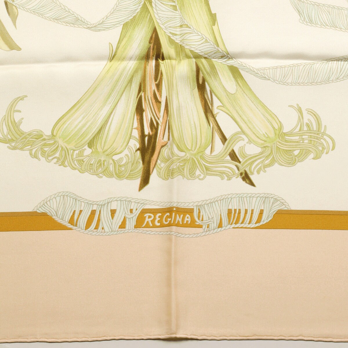 Hermes Scarf "Regina" by Leila Menchari 90cm Silk | Carre Foulard