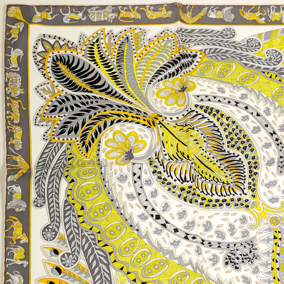 エルメス HERMES LE JARDIN MAHARANI *76-7608 ツイルレーヌ トップス Hermes Marine Twill Silk 90 cm Le Jardin de la Maharani Scarf