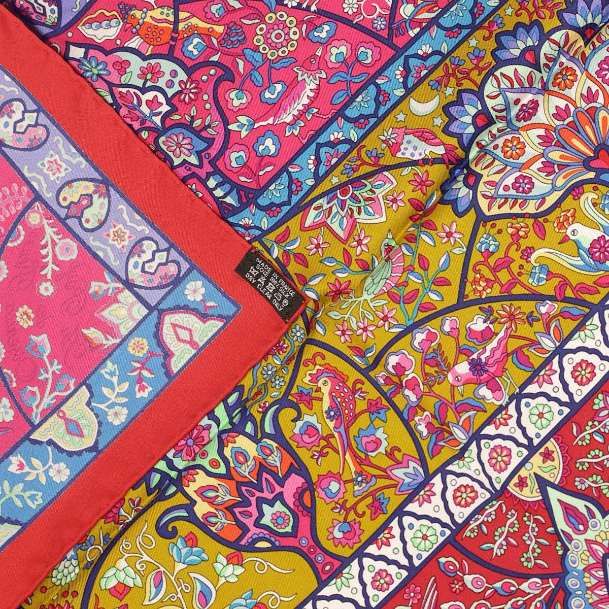 HERMES スカーフ Au Pays des Oiseaux Fleurs Hermes Scarf Au Pays des Oiseaux Fleurs 90 cm Silk Carre