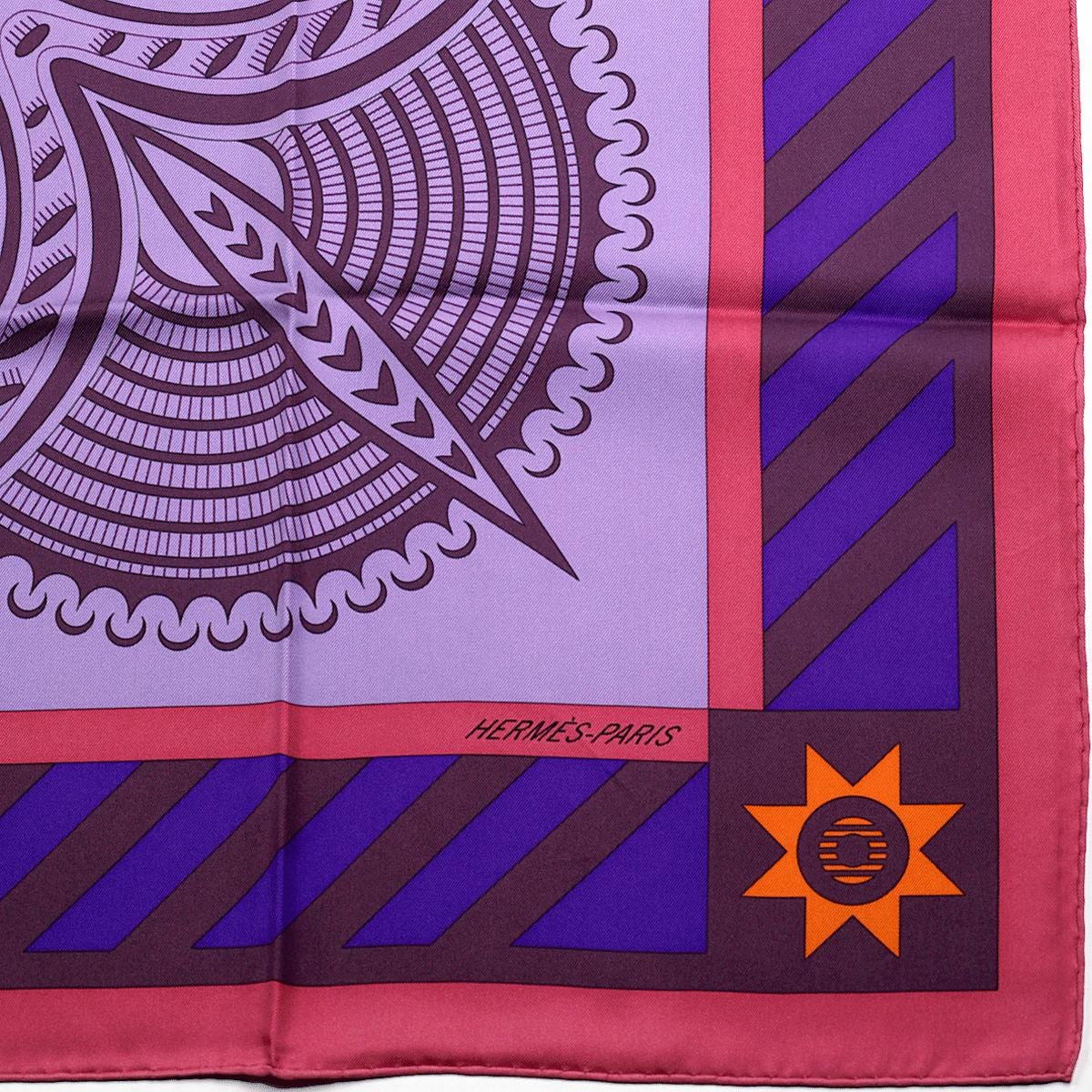 Hermes Scarf "Geometrie Cretoise" by Julia Abadie 90cm Silk | Carre Foulard