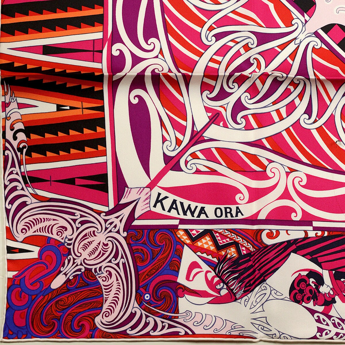 Hermes Scarf "Kawa Ora" by Te Rangitu Netana 90cm Silk | Carre Foulard